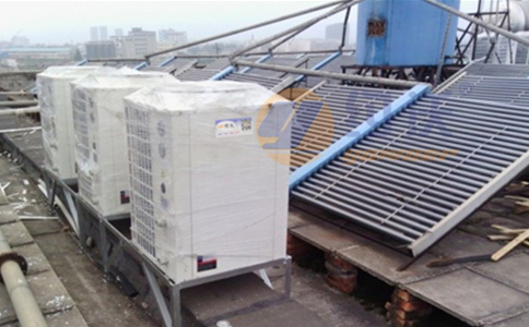 云南曲靖學院安裝約沃空氣能熱泵組合太陽能熱水器